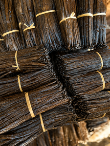 Dried Vanilla <b>Beans</b> 16-18 cm Bourbon Planifolia Sun-Dried Pesticide Free SAV Region Premium Quality 1kg Frenchy Les Saveurs - Product Image 6
