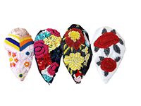 Serre-tête en tissu fait main écologique avec perles et motif lapin de dessin animé pour femme, idéal pour la Saint-Valentin, avec fleurs et panier