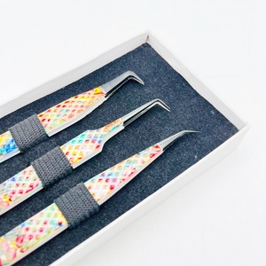 Belle pince à épiler à 90 degrés de type L revêtue de papier de couleur avec pointe en fibre qui est efficace pour une adhérence supplémentaire aux cils - Product Image 4