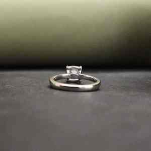 Belle bague de fiançailles unisexe en argent sterling 925 et acier inoxydable avec moissanite de laboratoire de coupe coussin, certifiée IGI, pour cadeau - Product Image 5
