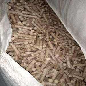 Pellets de madera en bolsas de 15 kg, combustible de biomasa para sistemas de calefacción, pellets duraderos de madera dura de pino y roble de 6 mm, en venta. - Product Image 3