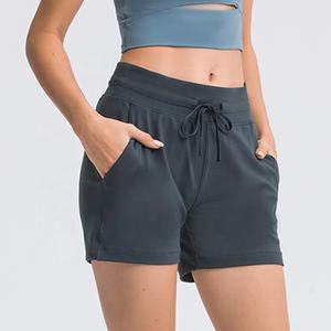 Femmes décontracté Sport Yoga course Shorts élastique cordon coupe ample bouton décoration en gros avec des fleurs à motifs - Product Image 1