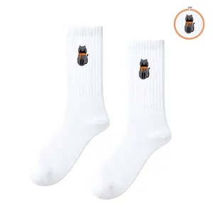 Calcetines Deportivos Transpirables de Nailon Suave con Diseño de Gato Bordado, Talla Única para Uso Diario, Tejido de Primavera con Estampado Animal y Logotipo - Product Image 2