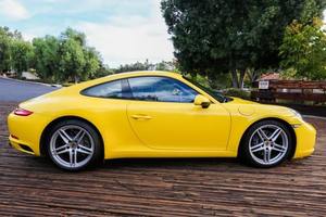 รถยนต์สปอร์ตสุดหรู ปี 2017 รุ่น 911 Carrera SUV ภายในสีเข้มใหม่ พร้อมกล้องมองหลัง รถสปอร์ตสุดไอคอนิกและความเร็วที่น่าตื่นเต้น - Product Image 3