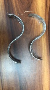 ศัลยแพทย์ใช้เครื่องปฏิกรณ์เหล็กรูปตัวเอสเพื่อยึดหรือยกเนื้อเยื่อด้วยตนเอง - Product Image 3