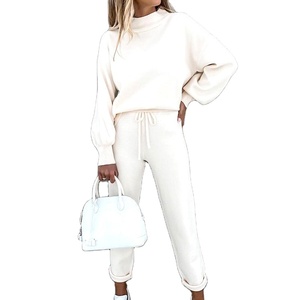 Precio al por mayor chándales de mujer personalizados Logotipo de impresión de gel de silicona para las mujeres chándales streetwear fábrica de ropa de moda - Product Image 1