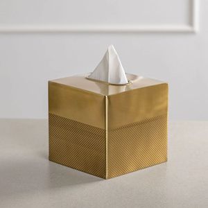 Caja de pañuelos de metal cuadrada Premium moderna elegante organizador para el hogar, la Oficina y entornos hoteleros - Product Image 1