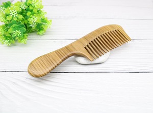 Peigne en bois de pêche naturel le plus vendu avec des dents fines pour le coiffage des cheveux, le soin du cuir chevelu et l'entretien quotidien, disponible au meilleur prix - Product Image 4