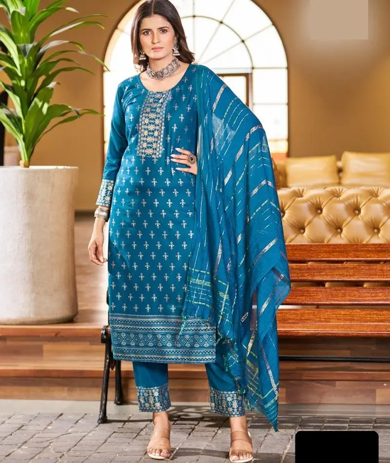 Le donne in stile indiano e pakistano indossano collezioni di abiti con prezzo all'ingrosso abbigliamento da sposa Salwar Kameez Suit e Kurtis Set