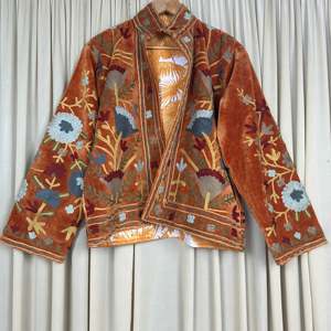 Boho Chic Retro Chic Women's Free Size <b>Jacket</b> Hand Embroidered Brown Floral Velvet Suzani Open Front Winter Coat Robe Features - Product Image 4