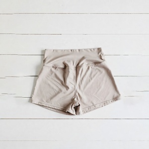 กางเกงขาสั้นโยคะเอวสูงสำหรับผู้หญิงและเด็กผู้หญิง ดีไซน์ใหม่ เนื้อผ้านุ่ม กระชับรูปทรง ยกกระชับสะโพก ไร้ตะเข็บ ลายมาร์เบิล ทายได - Product Image 1