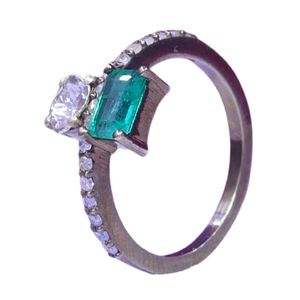 Anillos Unisex de Plata de Ley 925 Chapados en Oro con Diamantes Polki y Esmeraldas, MOQ Bajo, Estilo Antiguo - Product Image 1