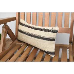 Almohada de lana de retazos Beige Kilim, cojín decorativo de 8x16 pulgadas con patrón de hojas esponjosas Vintage para sofás - Product Image 3