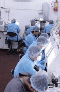 นาฬิกาข้อมือฮิปฮอปผู้ชาย สแตนเลสสตีล ประดับเพชรแล็บ พร้อมกลไกอัตโนมัติ - Product Image 5