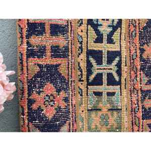 Alfombra Turca Vintage Pequeña de 2.4x5.2 pies, Alfombra de Lana con Rayas Rojas - Product Image 4