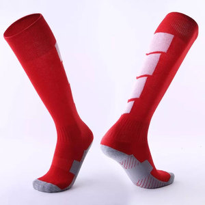 Chaussettes de football antidérapantes personnalisées de qualité supérieure pour hommes et femmes Nouveau design d'hiver Chaussettes de football en polyester avec logo respirant - Product Image 5