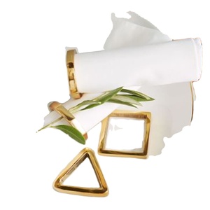 Élégant rond de serviette en métal argenté avec finition miroir, parfait pour la fête de mariage et le dîner Décoration de table - Product Image 6