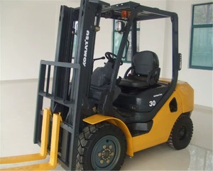 Komatsu รถยกขับเคลื่อนสี่ล้อเครื่องยนต์ดีเซล3ตันรถยกแบบแมนนวลสำหรับทุกพื้นที่ใช้งานรับประกัน3ปี - Product Image 6