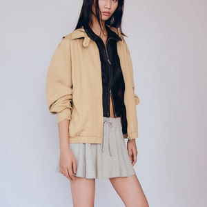Veste zippée beige pour femmes, style bomber décontracté et léger, pour un look tendance au quotidien, mode urbaine élégante et moderne - Product Image 5