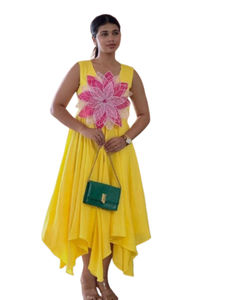 Chemisier Lehenga Choli Dupatta brodé de style indien pakistanais traditionnel pour femmes, tenue de fête d'été avec un design en filet complet - Product Image 1