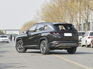 Hyundai Tucson L Hybride Essence 2.0L SUV Compact d'occasion 2024 en excellent état - Product Image 4