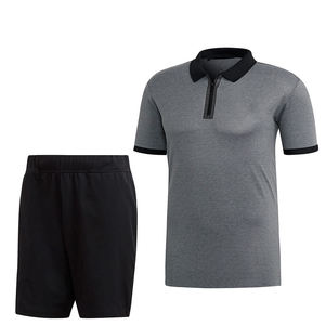 ชุดเทนนิสสำหรับผู้ชายเสื้อเชิ้ตสีเทาและกางเกงขาสั้นสีดำ - Product Image 1