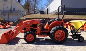 Tractor Agrícola Kubota Mini USADO COMO NUEVO con Cargador Frontal, Tractor Compacto Diésel 4x4 para Uso en Campos Agrícolas y Jardines - Product Image 3