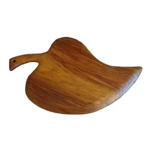 Tabla de cortar de madera de oliva y resina epoxi única con resina para charcutería - Product Image 3