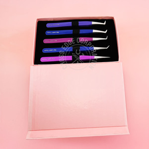 Pince à épiler de haute qualité pour extensions de cils, pointe en fibre noire, droite, légère, pour isolation et volume, avec poignée antidérapante en diamant - Product Image 1