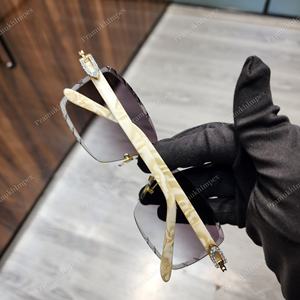 Verres violet foncé de haute qualité Cross Design GRA Certified VVS Moissanite Party Wear Lunettes de soleil Hiphop à la mode au prix de gros - Product Image 4