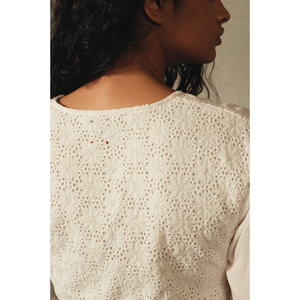 Vestido de Fiesta AMVI Blanco con Encaje, Cuello Halter, Volantes y Lazo Decorativo, Tallas XS-XXL, Largo Maxi, Suministro ODM, Forro de Spandex a Rayas y Liso - Product Image 3