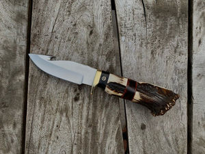 Couteau de chasse et de camping artisanal en acier D2, manche en corne, bord dentelé, couteau à dépecer personnalisé pour l'extérieur, service OEM, garantie de 3 ans - Product Image 2