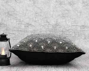 Housse de coussin en perles grises, cristaux de perles grises, perlées contemporaines de luxe faites à la main - Product Image 2