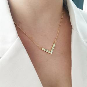 สร้อยคอคู่รูปตัววีแบบกำหนดเอง สร้อยคอคู่รักสลักชื่อ เครื่องประดับคู่รัก สัญลักษณ์แห่งความรัก สำหรับเด็ก เงินแท้ 925 สำหรับวันครบรอบ - Product Image 2