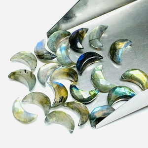 Cabochon en labradorite de haute qualité en forme de croissant de lune sculpté en pierre précieuse en vrac polie - Product Image 1