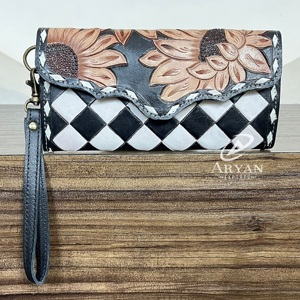 Cartera Larga de Cuero con Bloqueo RFID para Mujer, Diseño a Cuadros, Nueva Cartera de Mano con Flores Grabadas a Mano, Múltiples Ranuras para Tarjetas, Ideal para Regalo - Product Image 1