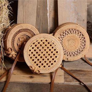 Summer Vibes Natural Handmade Round Straw Shoulder Small Rotin Bag Prix le plus bas Handmade Rattan Beach Bag - Product Image 6