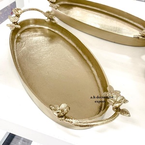 Plateaux décoratifs en aluminium texturé or antique, personnalisables, élégants, pour événements de mariage, traiteur, avec poignée en brindilles, plateaux en métal - Product Image 3