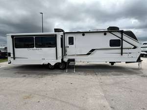 Nueva Caravana de Viaje Estándar Keystone C-o-l-e-m-a-n 13R 2026 para Campamentos Familiares, Último Modelo - Product Image 3