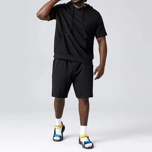 Sweat à capuche de sport avec short assorti Ensembles de survêtement de couleur unie Vente en gros Ensemble short à capuche élégant pour hommes à manches courtes - Product Image 2