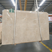 Carreaux de marbre espagnol beige coupé à la taille à prix réduit en marbre Crema Marfil