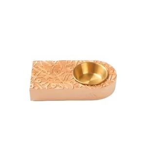 Porte-encens en métal sculpté avec un plat doré pour l'aromathérapie religieuse et la fragrance d'intérieur, écologique, fait à la main, durable - Product Image 1
