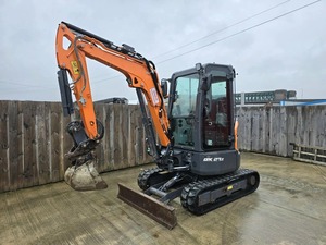 รถขุดขนาดเล็ก Kubota พร้อมห้องโดยสารและใบมีดดันดิน ความจุบุ้งกี๋ 0.11 ลูกบาศก์เมตร กำลังขุดสูง - Product Image 3