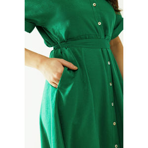 Vestido Mini Verde Relajado con Cinturón, Botones Delanteros, Decoración Drapeada, Cintura Natural, Transpirable, Largo hasta la Rodilla, Uso Diario, Suministro ODM - Product Image 3