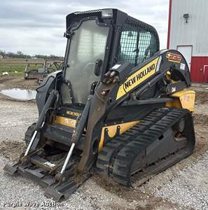 Chargeuse compacte New Holland C232 haute performance, moteur diesel Euro5, 4 roues motrices, forte capacité de levage, stock disponible pour la vente dans le monde entier - Product Image 3