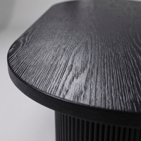 Table à manger ovale moderne en bois massif, table sur piétement cannelé, mobilier minimaliste Japandi pour la maison et les restaurants