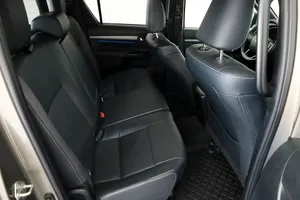 HI-LUZ 2.8 D-4D Invincible 2021, 4x4, ACC, Barra Antivuelco, AHK, Bajo Kilometraje, Motor en Buen Estado, Transmisión Automática, Luces LED, Listo para Enviar - Product Image 2