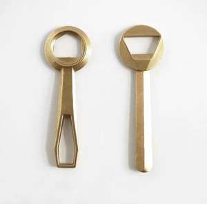 Abridor de Botellas de Metal Resistente para Uso Regular en Cocinas, Bares y Restaurantes - Product Image 3