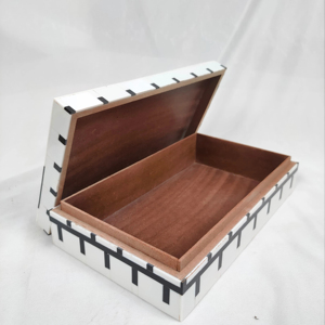 Caja de Joyería Decorativa de Lujo con Diseño Floral Tradicional y Moderno, Incrustaciones de Resina Hechas a Mano por Crafting Crafts India - Product Image 1