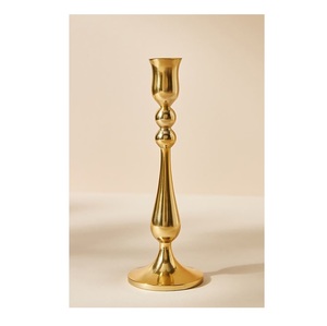 Candelabro de Metal Hecho a Mano, Pieza Decorativa Artística que Mejora el Ambiente del Dormitorio o Sala de Estar con un Brillo Cálido - Product Image 3